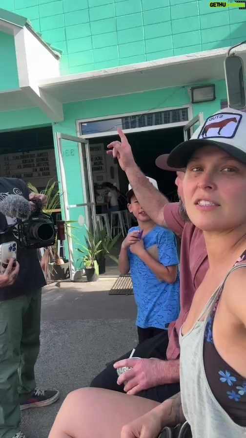 Ronda Rousey Instagram - If you wanna come say hi and try a @browseyacres wagyu burger get your buns to @meatandbunshawaii parked outside @howzitbrewing 330 Kamani St in Honolulu We’ll be here the next hour or so!