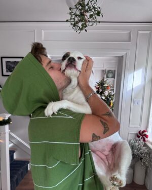 Ronen Rubinstein Instagram - Mistletoe kisses