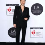 Ronen Rubinstein Instagram – @LAArtShow x @American_Heart ❤️

#StyledByChaise 
Head to Toe @YSL
💎 @VraiOfficial
Vintage @JaegerLeCoultre 
Grooming @SRollerTaylor