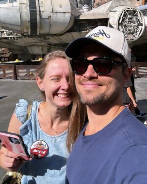 Ronen Rubinstein Instagram - Kicked off my 30th Birthday Week with the “Plaid Experience” at @DisneyLand 🏰 Special guest appearences by The Mandalorian, my incredible sister and our dear friends from Calgary. Thank you again @DisneyTVStudios !