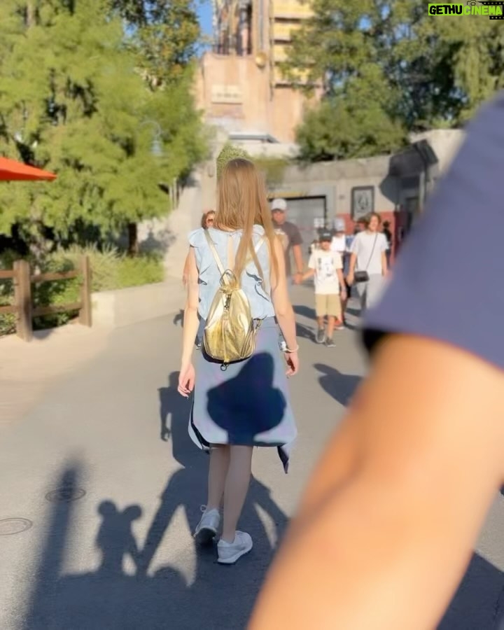 Ronen Rubinstein - 31.5K Likes - Kicked off my 30th Birthday Week with the “Plaid Experience” at @DisneyLand 🏰 Special guest appearences by The Mandalorian, my incredible sister and our dear friends from Calgary. Thank you again @DisneyTVStudios !