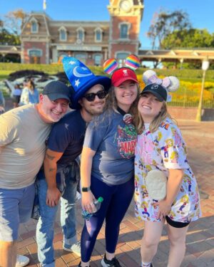 Ronen Rubinstein Instagram - Kicked off my 30th Birthday Week with the “Plaid Experience” at @DisneyLand 🏰 Special guest appearences by The Mandalorian, my incredible sister and our dear friends from Calgary. Thank you again @DisneyTVStudios !