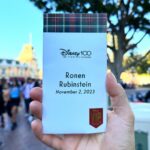 Ronen Rubinstein Instagram - Kicked off my 30th Birthday Week with the “Plaid Experience” at @DisneyLand 🏰 Special guest appearences by The Mandalorian, my incredible sister and our dear friends from Calgary. Thank you again @DisneyTVStudios !