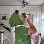 Ronen Rubinstein Instagram - Mistletoe kisses