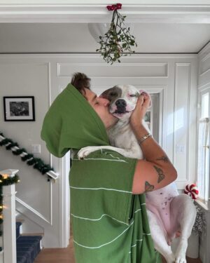 Ronen Rubinstein Instagram - Mistletoe kisses