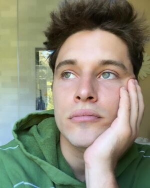 Ronen Rubinstein Instagram - Proud of who I am. Proud of where I came from. Proud of where I am. Proud of where I’m going. Proud of who I’m with. Proud of who’s with me. I’m proud of myself. Thank you to everyone that has made a positive impact on my life these past 30 years. 

Much love, Ro.
