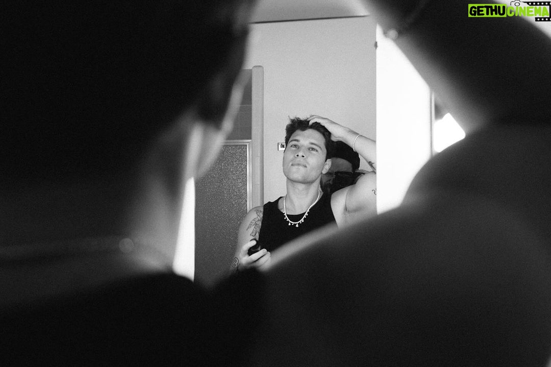 Ronen Rubinstein Instagram - EMA Awards BTS • Photographed by @JonnyShoer