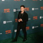 Ronen Rubinstein Instagram – EMA Green Carpet 💚
Sustainably Chic in a Vintage @Dior Suit. Always dripping in @VraiOfficial 💎 
Watch @Breitling Shoes #Dior 
Grooming by @SRollerTaylor 

Photographed by @JonnyShoer 📸