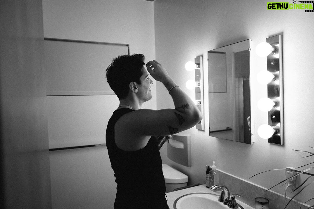 Ronen Rubinstein Instagram - EMA Awards BTS • Photographed by @JonnyShoer