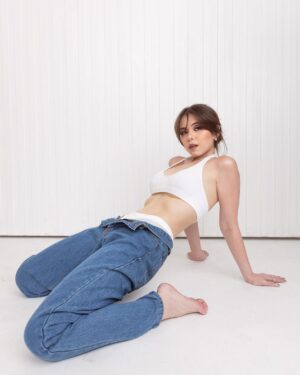 Rose Van Ginkel Instagram - Make me sweat, make me hotter
Make me lose my breath, make me water
Make me sweat, make me hotter
Make me lose my breath, make me water.