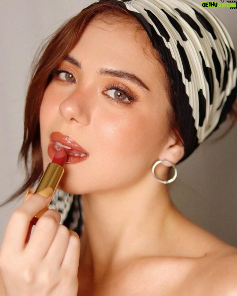Rose Van Ginkel Instagram - Put on some lipstick 💋