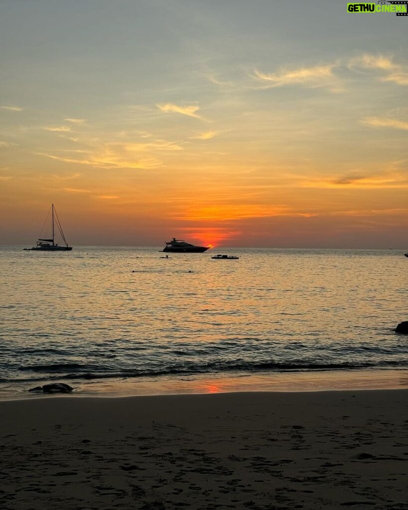Rosie Huntington-Whiteley Instagram - Sunrise to sunset 🌅 Phuket, Thailand