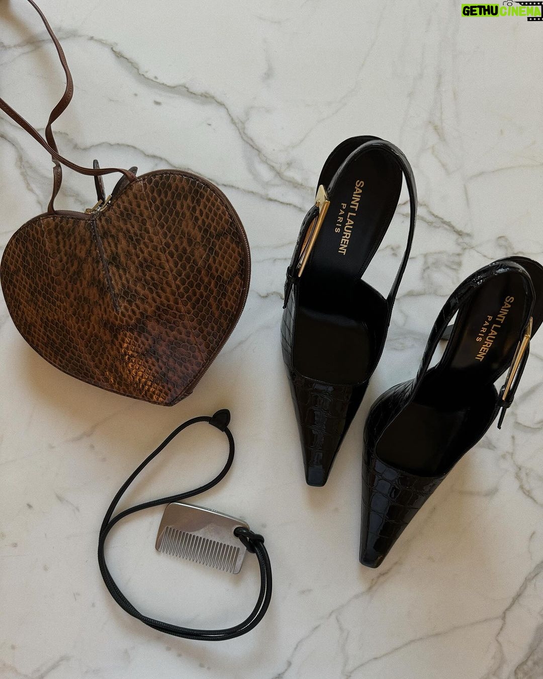 Rosie Huntington-Whiteley Instagram - Accessorise 🤍