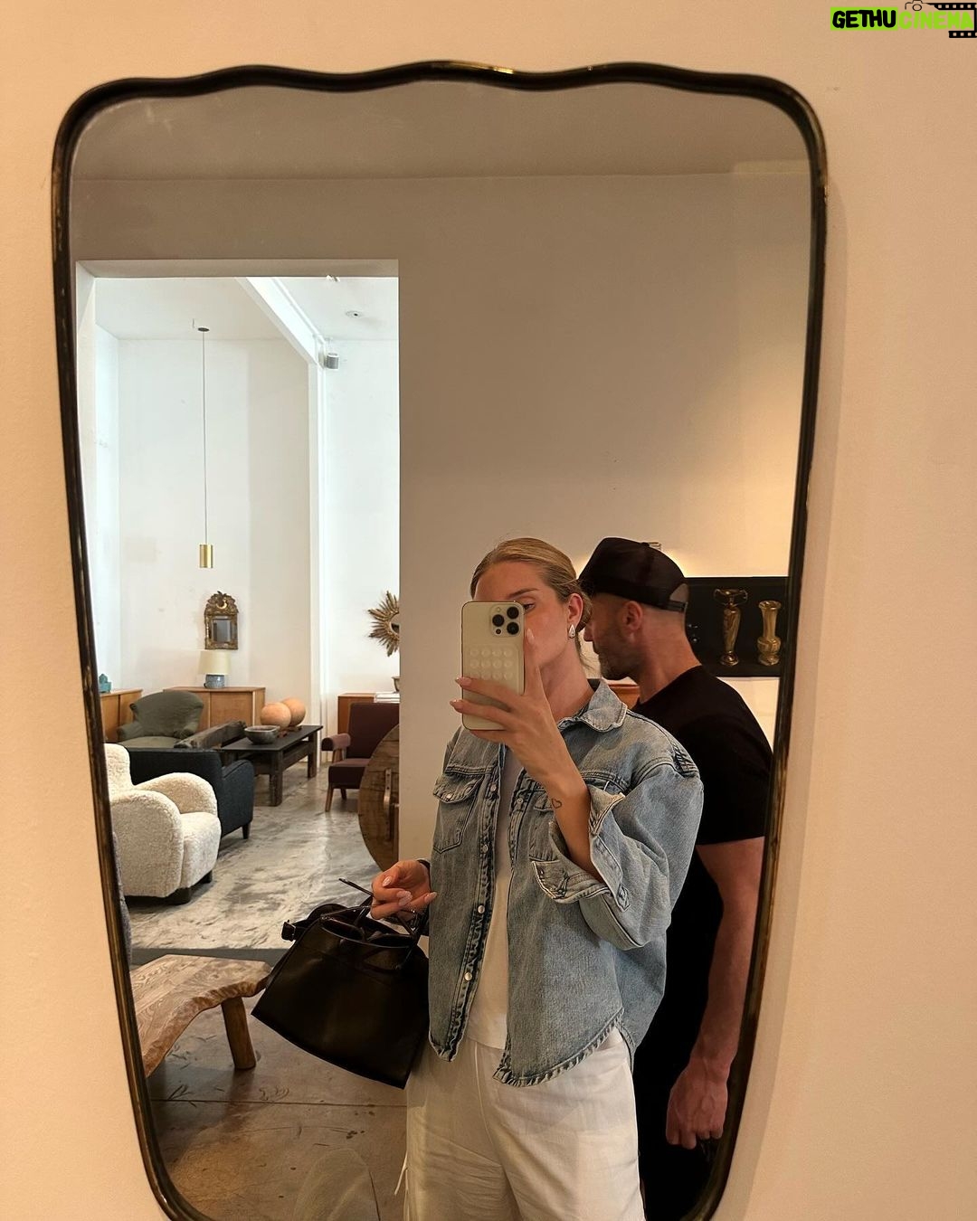 Rosie Huntington-Whiteley Instagram - 🤤 Los Angeles, California