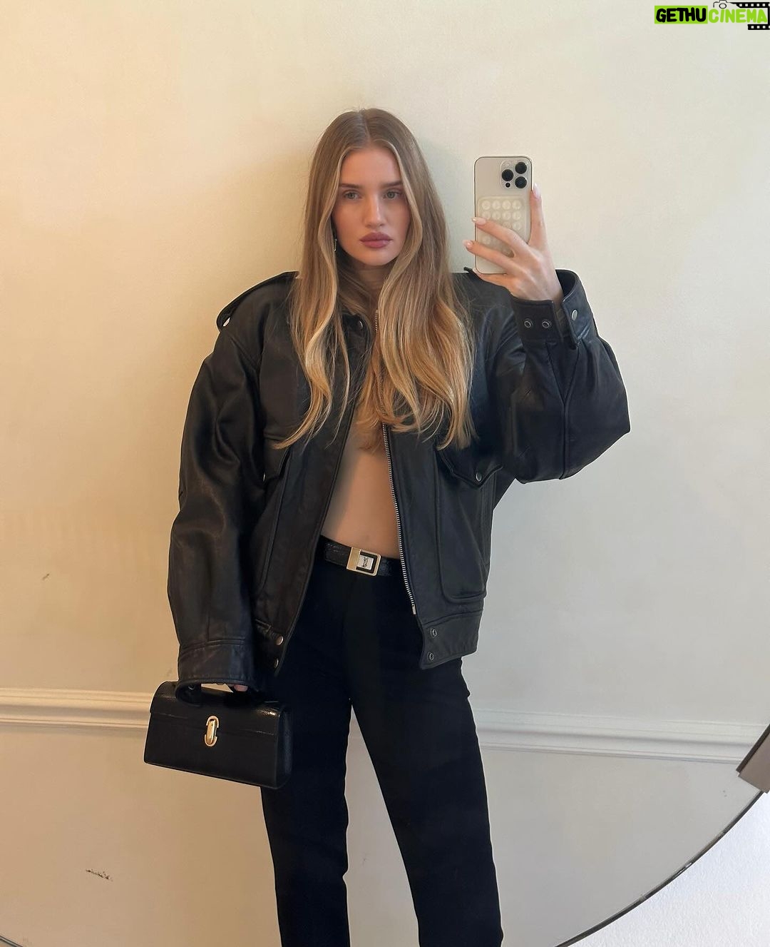 Rosie Huntington-Whiteley Instagram - This & that 🤍
