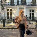 Rosie Huntington-Whiteley Instagram - 🖤 London, United Kingdom