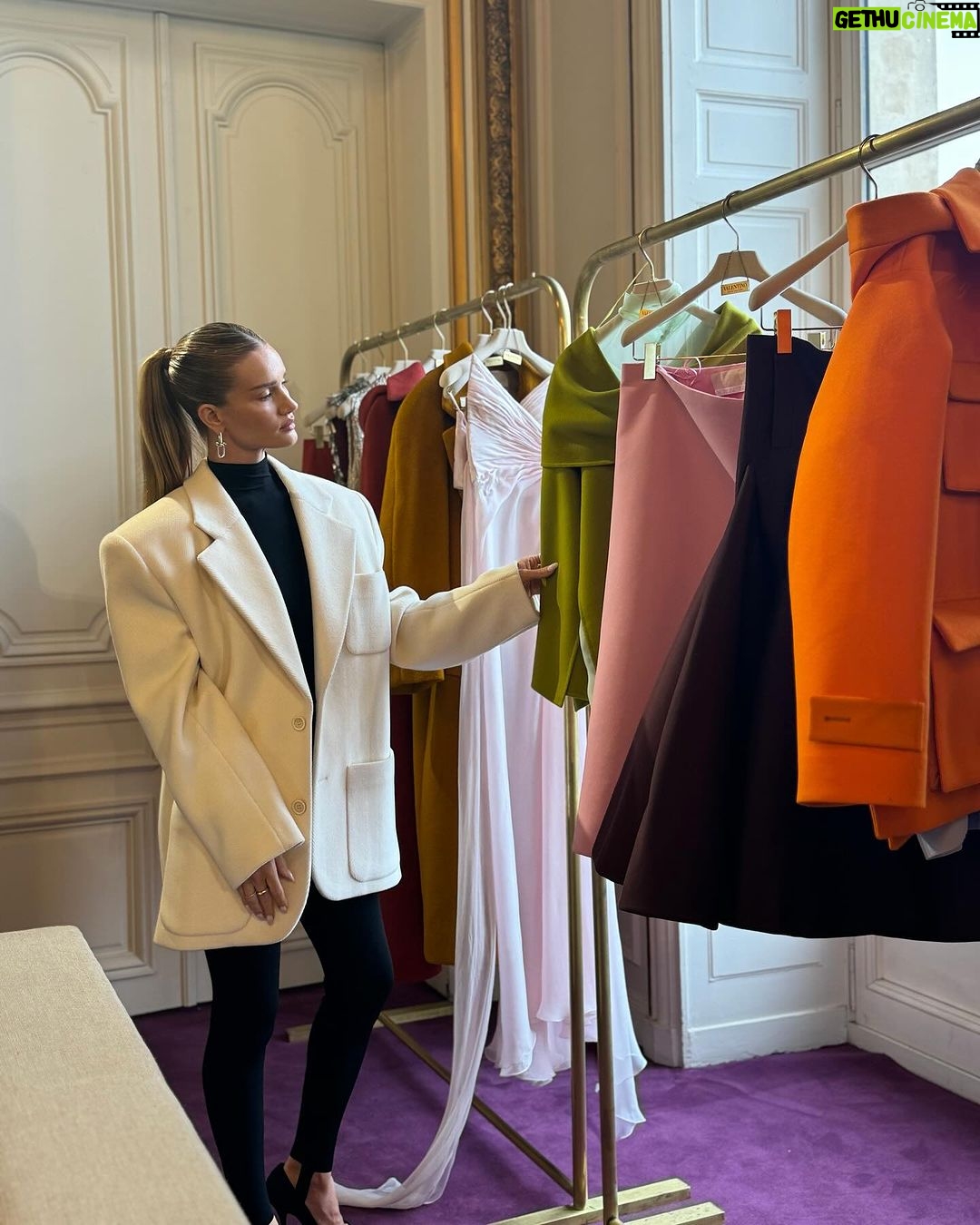 Rosie Huntington-Whiteley Instagram - This was so special 🤍 Thank you @maisonvalentino @pppiccioli for the full Haute Couture experience. Paris, France
