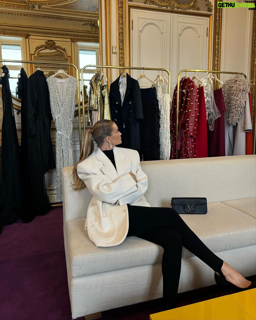 Rosie Huntington-Whiteley Instagram - This was so special 🤍 Thank you @maisonvalentino @pppiccioli for the full Haute Couture experience. Paris, France