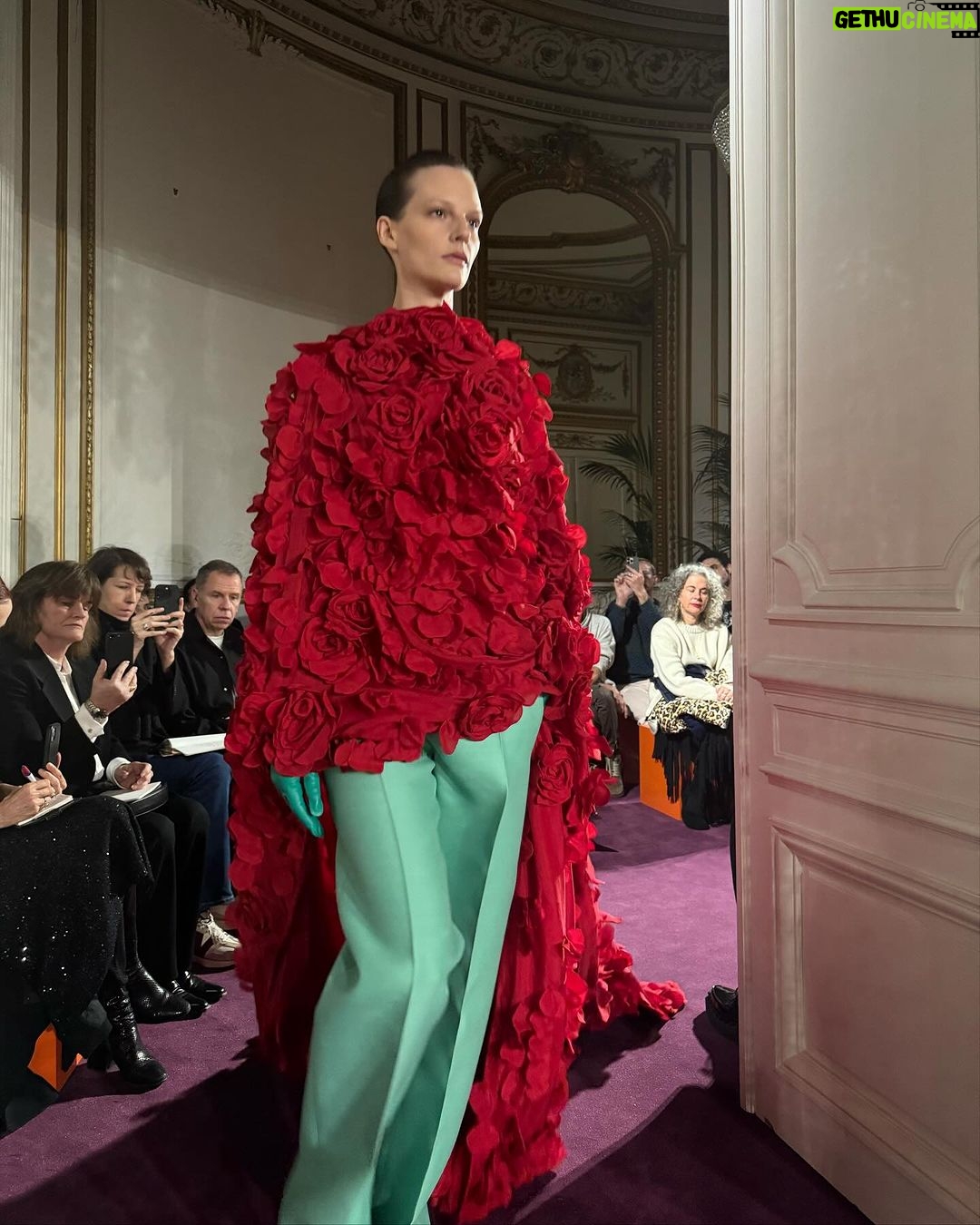 Rosie Huntington-Whiteley Instagram - This was so special 🤍 Thank you @maisonvalentino @pppiccioli for the full Haute Couture experience. Paris, France