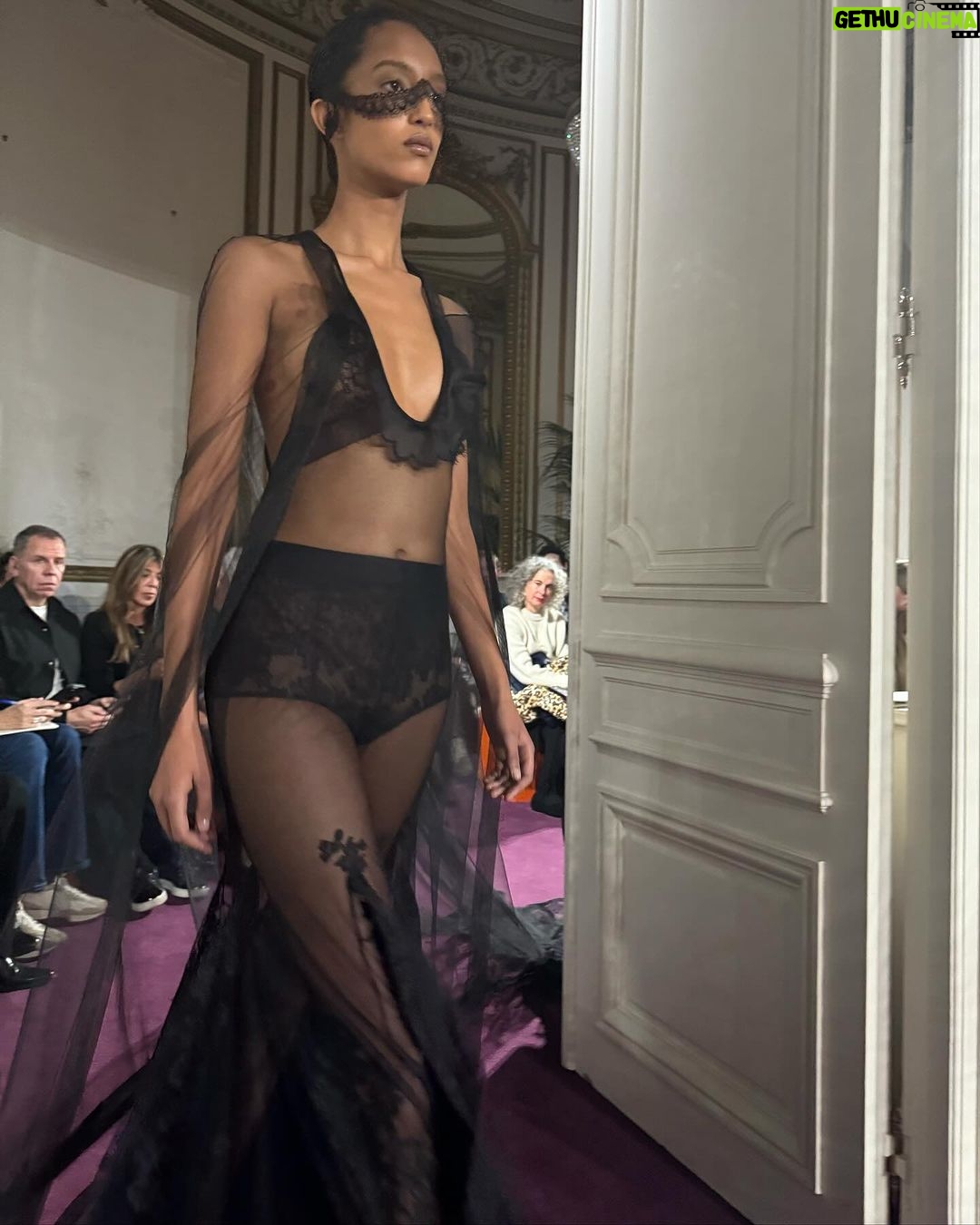 Rosie Huntington-Whiteley Instagram - This was so special 🤍 Thank you @maisonvalentino @pppiccioli for the full Haute Couture experience. Paris, France
