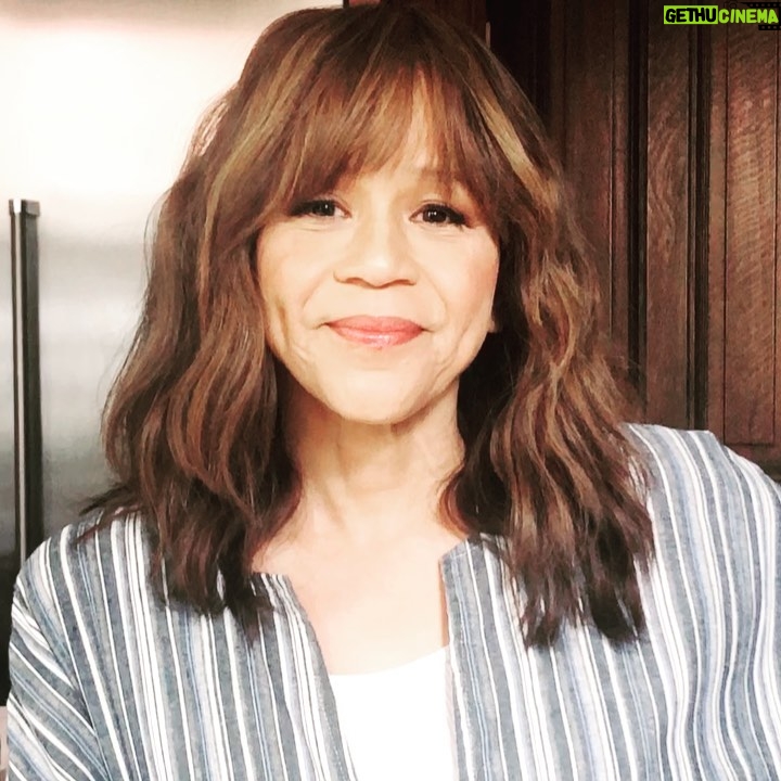 Rosie Perez Instagram - Help NY stop the spread of COVID! Get this FREE Covid-19 ANONYMOUS exposure-notification app. Go to your App Store or Google Play. It’s FREE! I added it to my phone. We’re in this together y’all! Stay safe and stay #nystrong! #addyourphone @nygovcuomo
