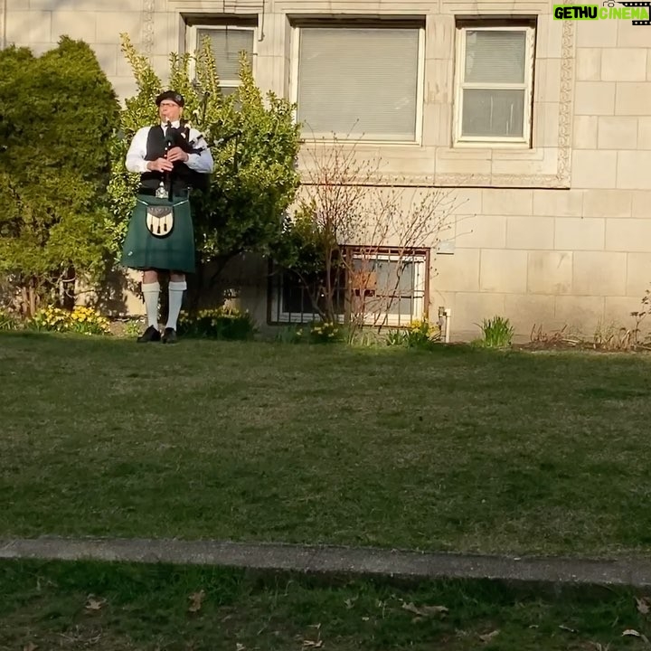 Rosie Perez Instagram - Who needs a PARADE! Ran outside to the sound of bagpipes! Our neighbor was blowing away, gifted us with our own Happy St. Paddy’s Day - The Brooklyn Way! #ClintonHill