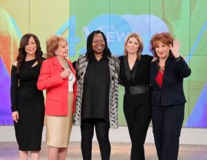 Rosie Perez Instagram - An amazing woman. Amazing loss. Shattering the glass ceiling is a huge understatement. She decimated it. Paved the way for so many. I feel very proud/humble to have known her & to have worked with her. Condolences to her loved ones & the entire @TheView family. #RIPBarbaraWalters