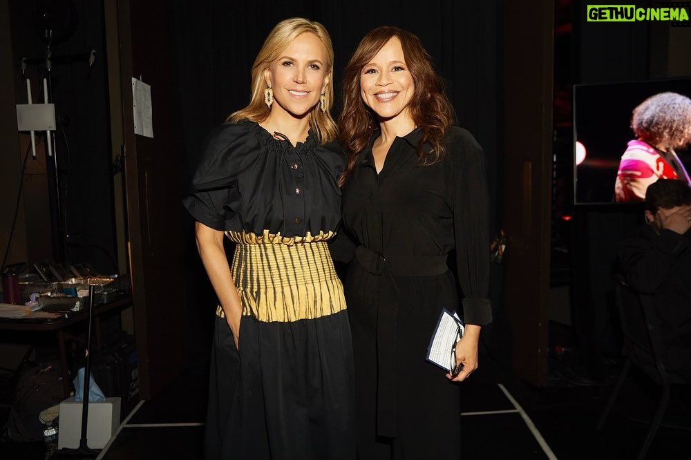 Rosie Perez Instagram - What an empowering and inspirational morning! Thanks @toryburchfoundation for inviting me to interview civil rights icon Dolores Huerta at the #EmbraceAmbition Summit. As women, it’s important to take part in conversations that band us together and raise each other’s voices. Let’s keep inspiring each other to fight implicit bias and advocate for our rights.