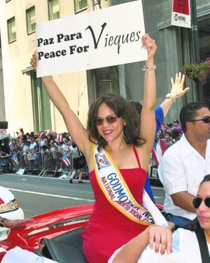 Rosie Perez Instagram - Happy Puerto Rican Day Parade!! Today we celebrate our Boricua pride! So many memories over the years 🇵🇷 💕
•
📸: @shutterstock @nydailynews