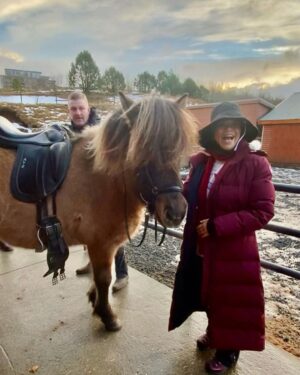 Rosie Perez Instagram - I’m almost as tall as this grown ass beautiful #icelandichorse! Always wanted to see one of these rare beauties in person. Another dream come true! Loving this trip! @flightattendantonmax @hbomax @kaleycuoco