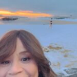 Rosie Perez Instagram - What! Girlfriend just strolling out of the freezing ass Atlantic Ocean like nothing! It’s 10 degrees outside! I’m bugging! #Iceland #onlocationshoot Gotta love it😂 @flightattendantonmax @hbomax Reijkavyk