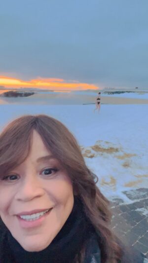 Rosie Perez Instagram - What! Girlfriend just strolling out of the freezing ass Atlantic Ocean like nothing! It’s 10 degrees outside! I’m bugging! #Iceland #onlocationshoot Gotta love it😂 @flightattendantonmax @hbomax