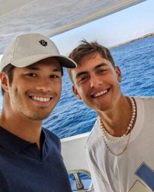 Ross Butler Instagram - ARGENTINNNAAAAA 🇦🇷

@paulodybala honor to meet you! World Cup Finals is still the best sports event I've ever witnessed. LEGEND!