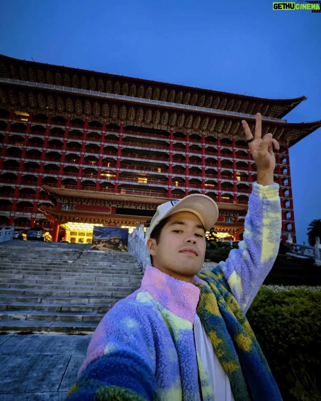 Ross Butler - 147.9K Likes - wrapping as the sun comes up. love a night shoot.
P.S. i didn't write a new year post earlier as I've been increasingly taking more time for myself offline. But now that it's 6:30am at the end of a full day of work shortly after my sixth cup of coffee now felt like the right time.
I'll prob go through my photos this year and throw up some cool things I did etc etc but from all my experiences this year, this is all I have to say:
Fail.
Whatever hobby you've been wanting to pick up, whatever story you've been wanting to tell, whatever dish you've been wanting to make since you saw that one minute clip of a recipe on instagram, just do it and I promise you the failure is so much more rewarding than not doing it at all.
I know I say this a lot but I really mean it. The last couple years I've let go of all my inhibitions and just learned whatever I wanted to learn on YouTube or Duolingo and I've been much happier for it. What you'll learn is that everything is connected. Everything you learn is connected to what you already know and everything you'll ever know. Every new skill, every new perspective allows us to enjoy life in a new light. Don't let the fear of failure keep the gates closed.
I don't know if half the things I say make sense to you but if anything, I truly hope you all find happiness and purpose in this year, in this life.
I love you.
Te amo.
Ti amo.
我愛你。
أنا احبك.