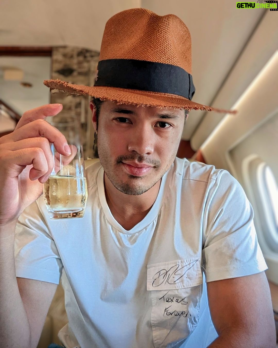 Ross Butler - 165.4K Likes - 1. Gotta hat
2. "Texas Forever" by @danielricciardo
3. A famished boy
4. Spilling the tea
5. Noon train going nowhere
6. ✌️