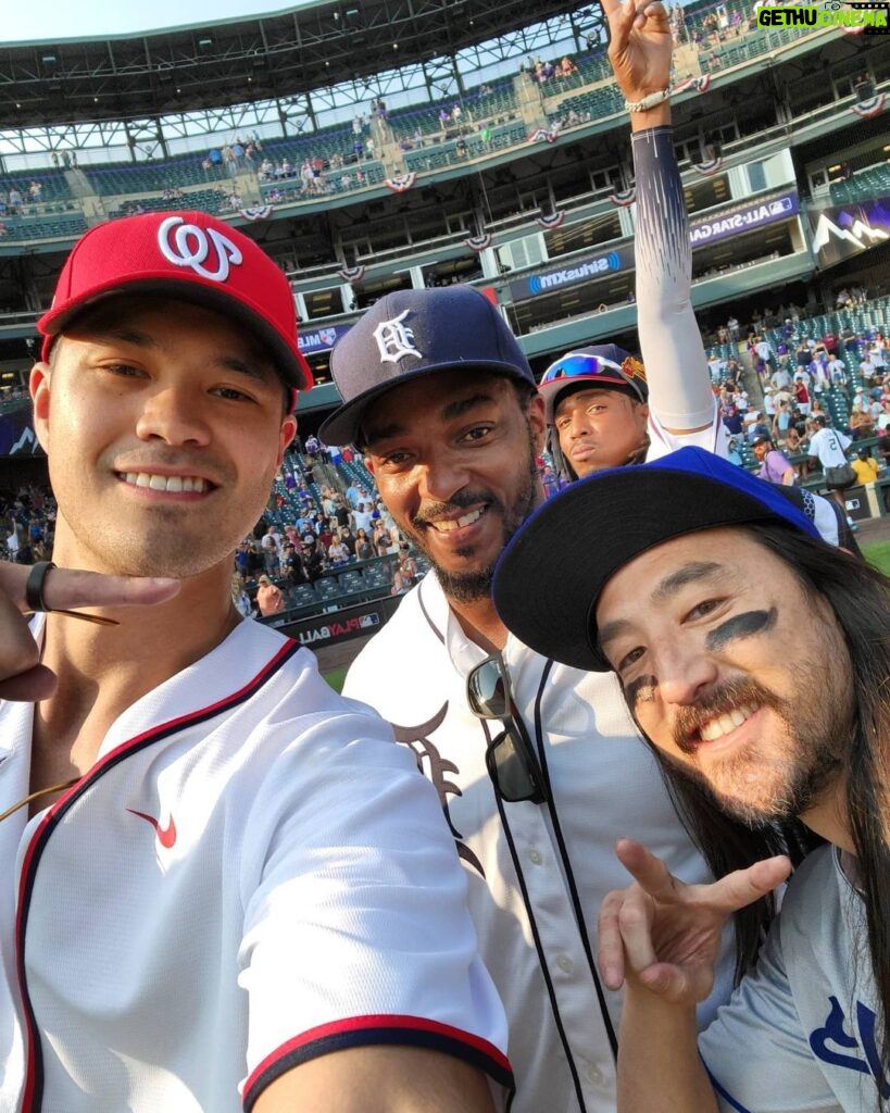 Ross Butler Instagram - Dream team. crazy album/movie collab soon. Not really but that would be nuts. Accepting pitches now. Pun intended. I'll stop. @mlb #CelebritySoftball