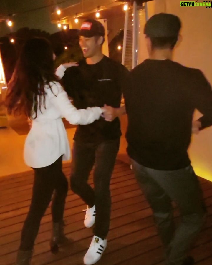 Ross Butler - 221.2K Likes - Only two lessons in with the homie @paulbarris and he already got my hips movin like this! Thank you Amanda and Sofia also for making me look a lot better then I am.
#vaccinated