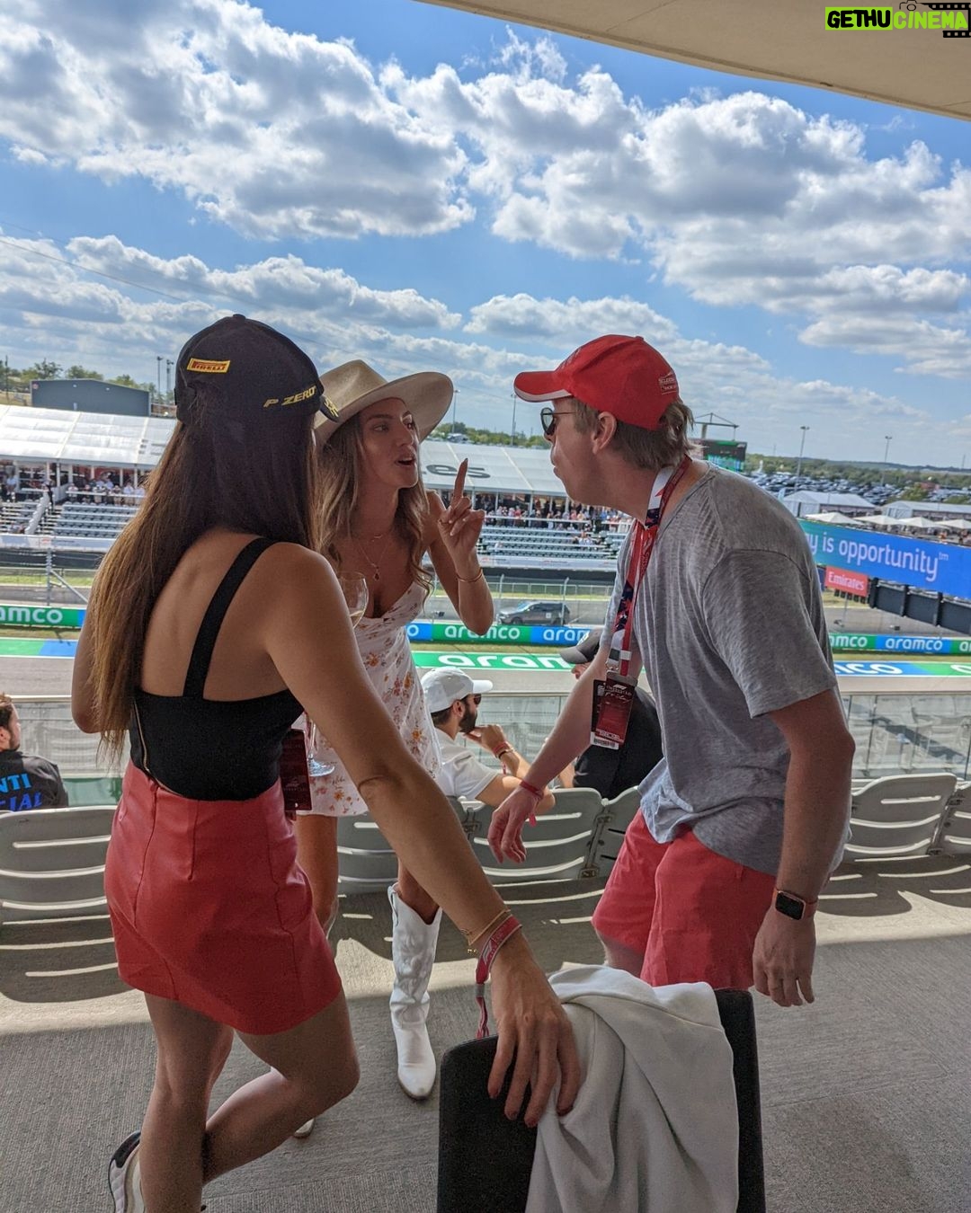 Ross Butler - 165.4K Likes - 1. Gotta hat
2. "Texas Forever" by @danielricciardo
3. A famished boy
4. Spilling the tea
5. Noon train going nowhere
6. ✌️