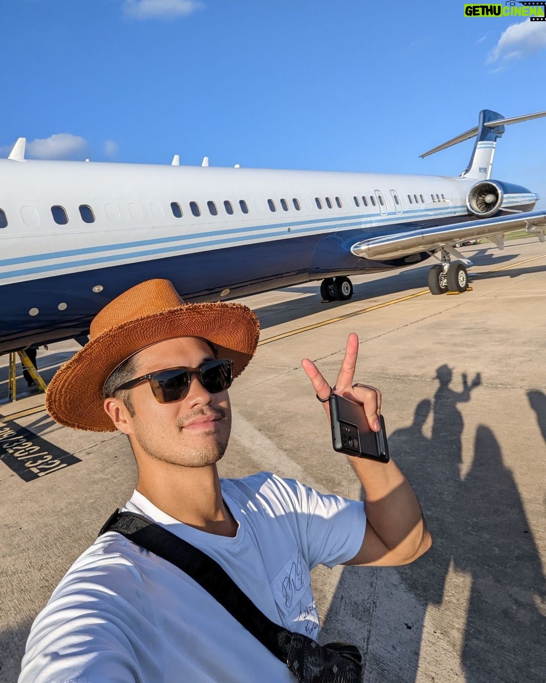 Ross Butler - 165.4K Likes - 1. Gotta hat
2. "Texas Forever" by @danielricciardo
3. A famished boy
4. Spilling the tea
5. Noon train going nowhere
6. ✌️