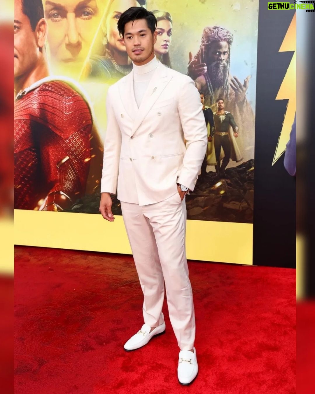 Ross Butler Instagram - Can't say which is cooler: the suit or Helen Mirren looking over my shoulder. SHAZAM 2 OUT TOMORROW!!! π§ : @mrfabioimmediato π§₯: @carusomenswear π: @stevemadden π: @sydneyevan πΈ: @gettyentertainment