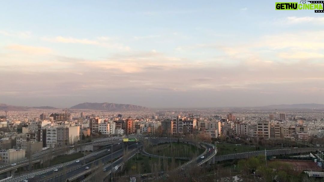 Roya Nownahali Instagram - . تهرانِ پر از اتفاقِ پنهان در غروب نهم فروردين ١٣٩٦ #تهران#غروب#اتفاق #رؤيانونهالى #رويانونهالى #رامين_حيدرى_فاروقى royanownahali #raminheydarifaroughi