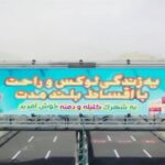Roya Nownahali Instagram – .
«یه زندگی خوب و راحت با اقساط بلند مدت»
رونمایی از نخستین تیزر «شهرک کلیله و دمنه»
.
سریال عروسکی «شهرک کلیله و دمنه» به کارگردانی مرضیه برومند، تهیه کنندگی سید مصطفی احمدی و نویسندگی کورش نریمانی (بر اساس طرحی از مرضیه برومند) از جمعه ۳۰ اردیبهشت ساعت ۱۲ ظهر به صورت اختصاصی از فیلم نت منتشر می شود.
.
در خلاصه داستان این اثر آمده است: 
«وقتی طبیعت از بین برود و به جای درخت آهن و سیمان از زمین بروید، جانور بیچاره هم راهی به جز شهرنشینی ندارد. ختن و خمار، دو آهوی جوان قصه ما هم به امید زندگی بهتر سرزمین مادریشان، دشت ناز را می‌فروشند و در شهرک کلیله و دمنه یک آپارتمان کوچک می‌خرند.»
.
.
.
.
.
@filmnet.official
@filmnetnews
@marziehbaroumand
@kelileh_demneh

.
.
.
#فیلم_نت #شهرک_کلیله_و_دمنه #مرضیه_برومند
#مریم_سعادت