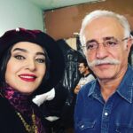 Roya Nownahali Instagram – .
استاد عبدالله اسكندرىِ گرامى،
زادروزتان فرخنده. پاينده باشيد. 
و فرهنگ و هنر از وجودتان هميشه 
بهره مند باشد. 
مهرماه ١٣٩٦
#عبدالله_اسكندرى
#رؤيانونهالى#رويانونهالى #رامين_حيدرى_فاروقى 
#گريم#چهره_پردازی#استاد#استادان
#استادانه
پشت صحنهء مجموعهء#شهرزاد
#شهرك_سينمايى
#شهرك_سينمايي_غزالي🎬