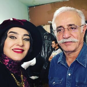 Roya Nownahali Instagram - .
استاد عبدالله اسكندرىِ گرامى،
زادروزتان فرخنده. پاينده باشيد. 
و فرهنگ و هنر از وجودتان هميشه 
بهره مند باشد. 
مهرماه ١٣٩٦
#عبدالله_اسكندرى
#رؤيانونهالى#رويانونهالى #رامين_حيدرى_فاروقى 
#گريم#چهره_پردازی#استاد#استادان
#استادانه
پشت صحنهء مجموعهء#شهرزاد
#شهرك_سينمايى
#شهرك_سينمايي_غزالي🎬