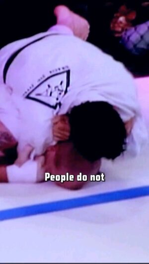 Royce Gracie Instagram - When Royce Gracie became the first champ in UFC HISTORY! 🏆

Flashback to UFC 1 in 1993 for #UFC30Years

[ B2YB @UFCStrike ]
Reposted from @ufc