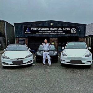 Royce Gracie Instagram - Elon Musk, I will train you for the Octagon or the mat.
@danawhite
#jiujitsu #tesla #mma #elonmusk #markzuckerberg #ufc