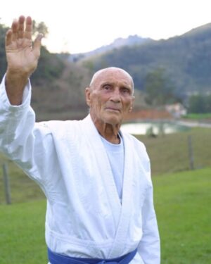 Royce Gracie Instagram - Happy birthday "papai". 
Thanks for all your knowledge and technique. ❤️🙏🏼
#heliogracie #graciejiujitsu