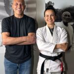 Royce Gracie Instagram - Hoje é um dia muito especial, pois estamos celebrando o aniversário de uma das pessoas mais importantes do jiu jitsu. Somos muito gratos por tudo que você fez como mestre e como inspiração para tantos de nós. Sua dedicação, habilidade e paixão pelo jiu jitsu são verdadeiramente admiráveis. Você é um exemplo de perseverança, de determinação e principalmente de humildade. Royce você nos ensinou muito mais do que técnicas de jiu jitsu, é sobre respeito, autocuidado, autoconhecimento e equilíbrio em suas escolhas. Desejamos um aniversário repleto de alegria, saúde, sucesso em todas as áreas de sua vida e que você continue a inspirar e impactar a vida de tantos praticantes dessa arte suave!! Feliz aniversário @realroyce!! #LegadoNoJiujitsu #RoyceGracie