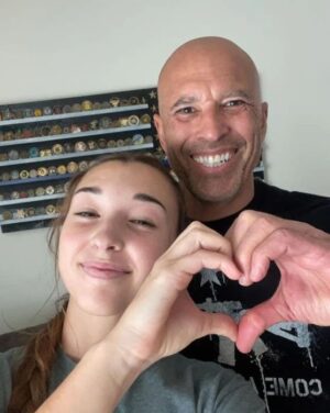 Royce Gracie Instagram - Happy birthday @khariannagracie 🎂 
Feliz aniversario filha
Te amooooo muito ❤️❤️