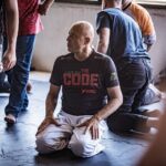 Royce Gracie Instagram - 🔻 Capacitação para o uso das técnicas de imobilização tática e para lidar com situações onde não haverá possibilidade de utilização de arma de fogo, preservando a vida e a integridade do policial e da sociedade. Você concorda que esse tema é de extrema importância? Essa foi a nossa clínica, ministrada pelo mestre @realroyce
